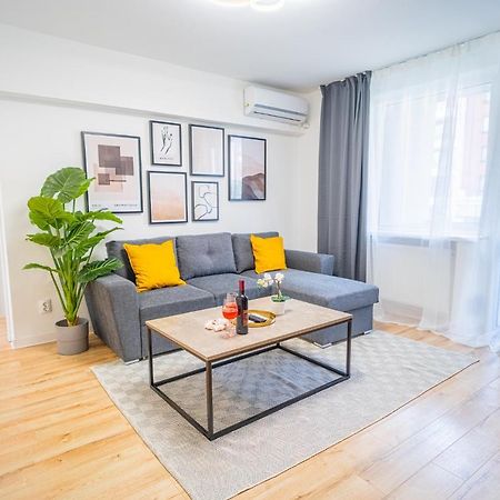 Refreshingly Chic: Newly Renovated 2Br Apartment Bukarest Eksteriør billede