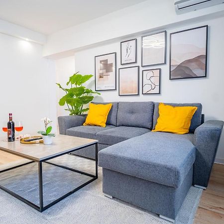 Refreshingly Chic: Newly Renovated 2Br Apartment Bukarest Eksteriør billede