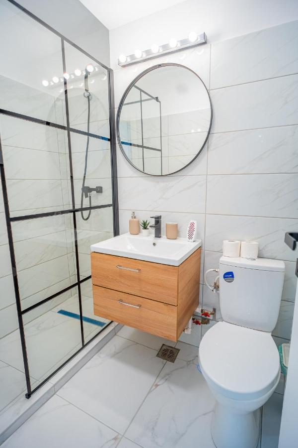 Refreshingly Chic: Newly Renovated 2Br Apartment Bukarest Eksteriør billede
