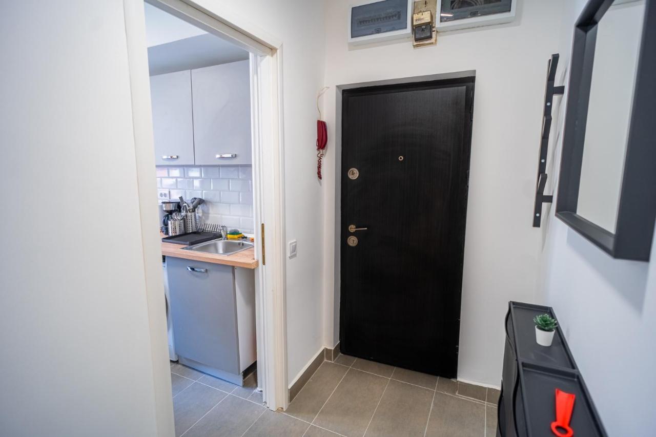 Refreshingly Chic: Newly Renovated 2Br Apartment Bukarest Eksteriør billede