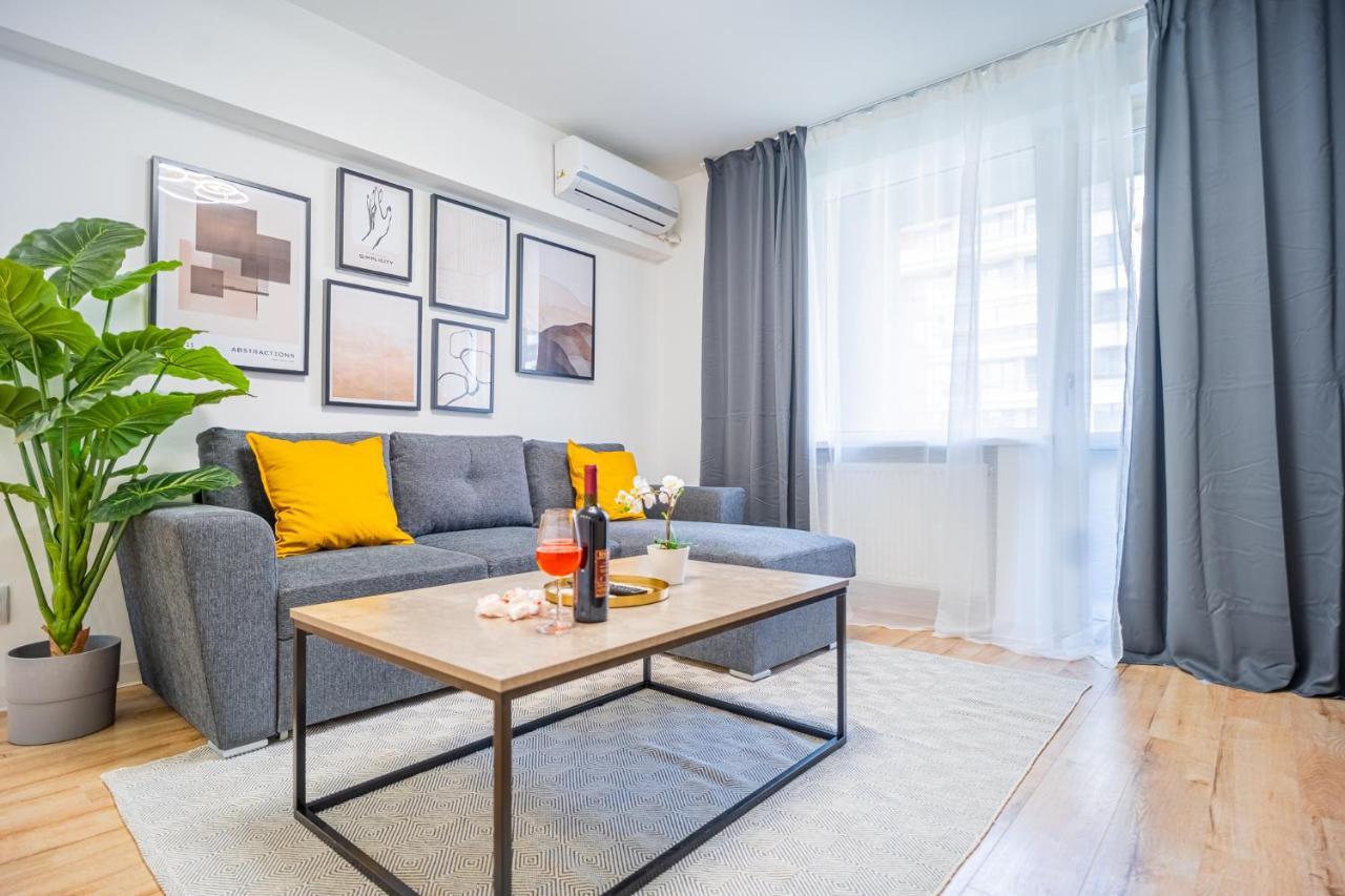 Refreshingly Chic: Newly Renovated 2Br Apartment Bukarest Eksteriør billede