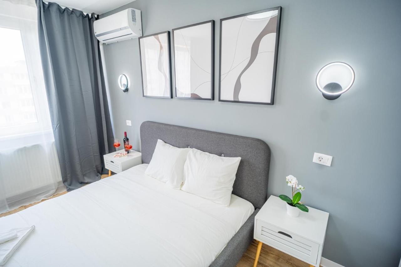 Refreshingly Chic: Newly Renovated 2Br Apartment Bukarest Eksteriør billede