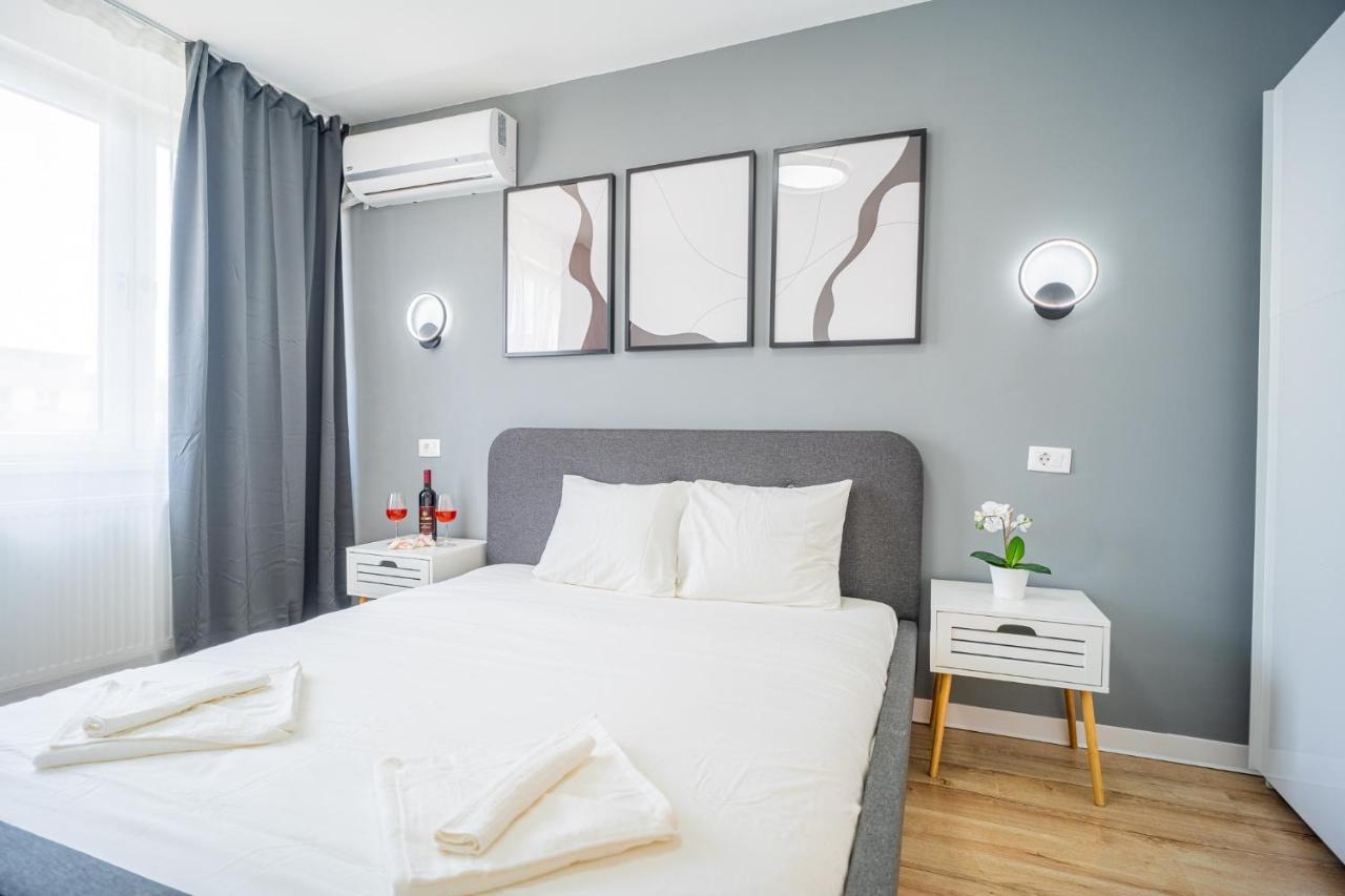 Refreshingly Chic: Newly Renovated 2Br Apartment Bukarest Eksteriør billede