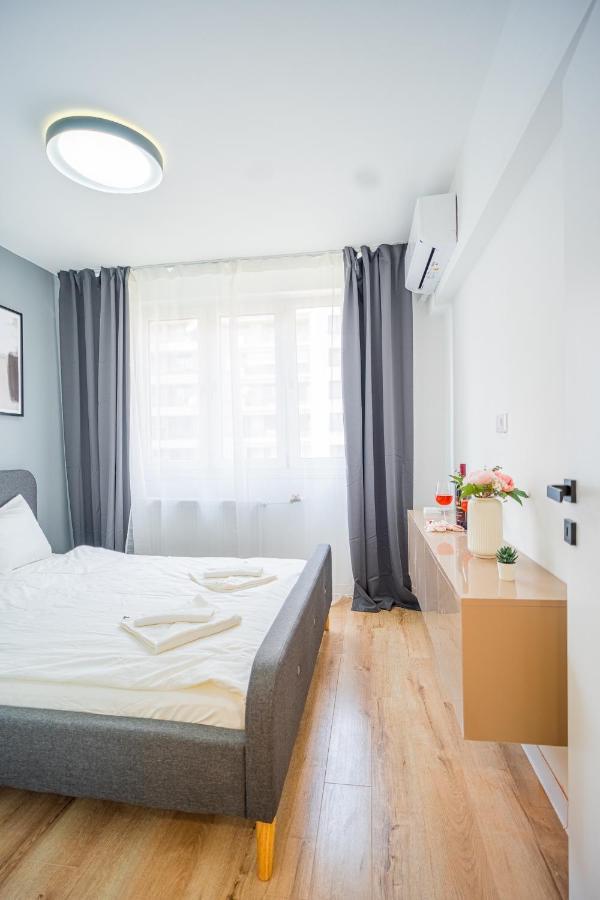 Refreshingly Chic: Newly Renovated 2Br Apartment Bukarest Eksteriør billede