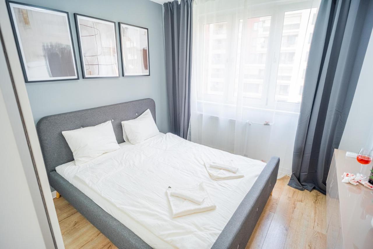 Refreshingly Chic: Newly Renovated 2Br Apartment Bukarest Eksteriør billede