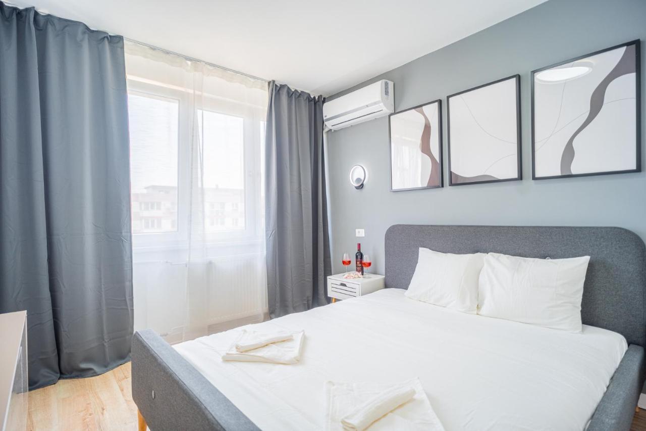 Refreshingly Chic: Newly Renovated 2Br Apartment Bukarest Eksteriør billede